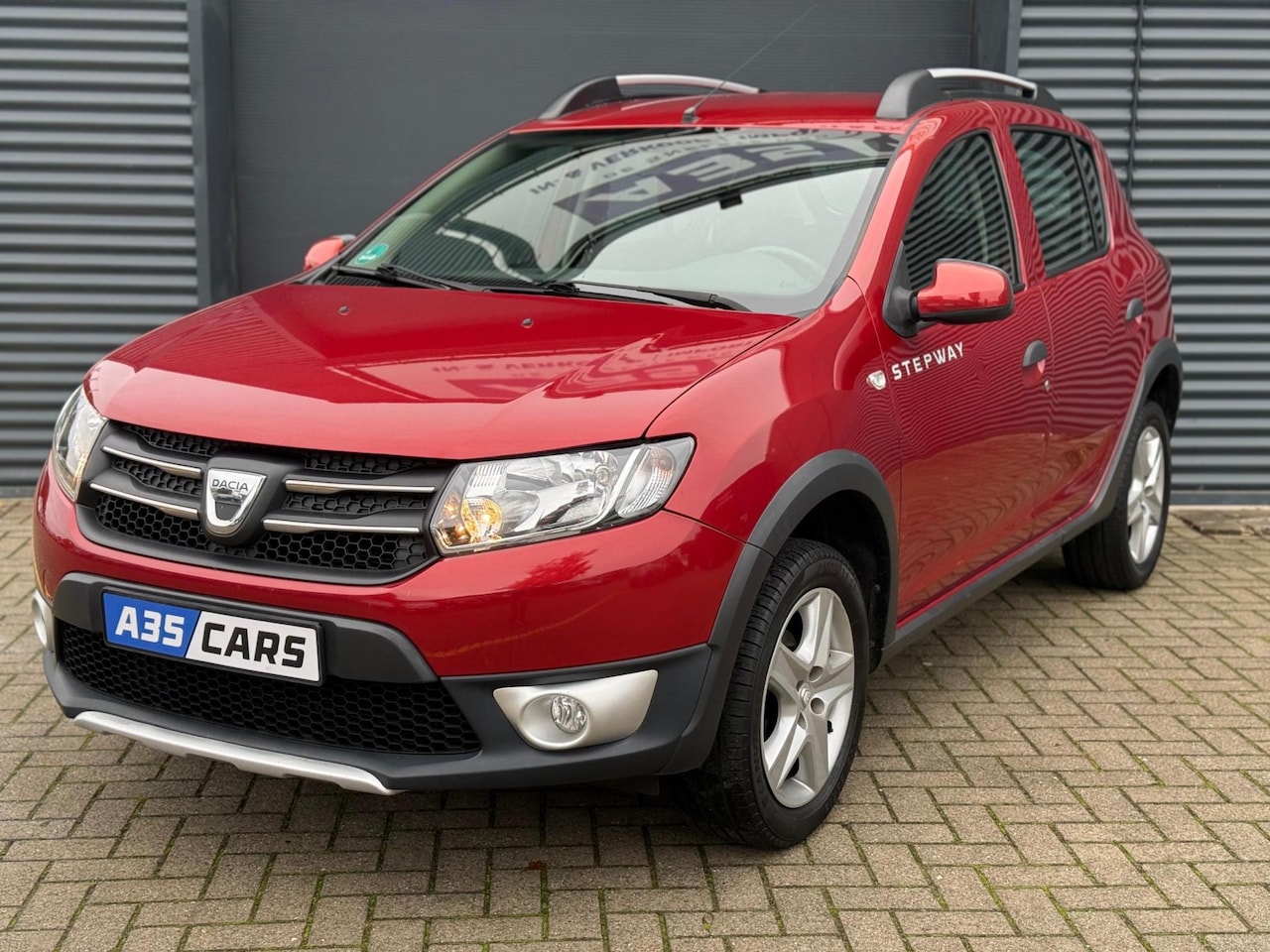 Dacia Sandero Stepway - 0.9 TCe Lauréate |AIRCO|TREKHAAK|PARKEERSENSOREN|APK - AutoWereld.nl