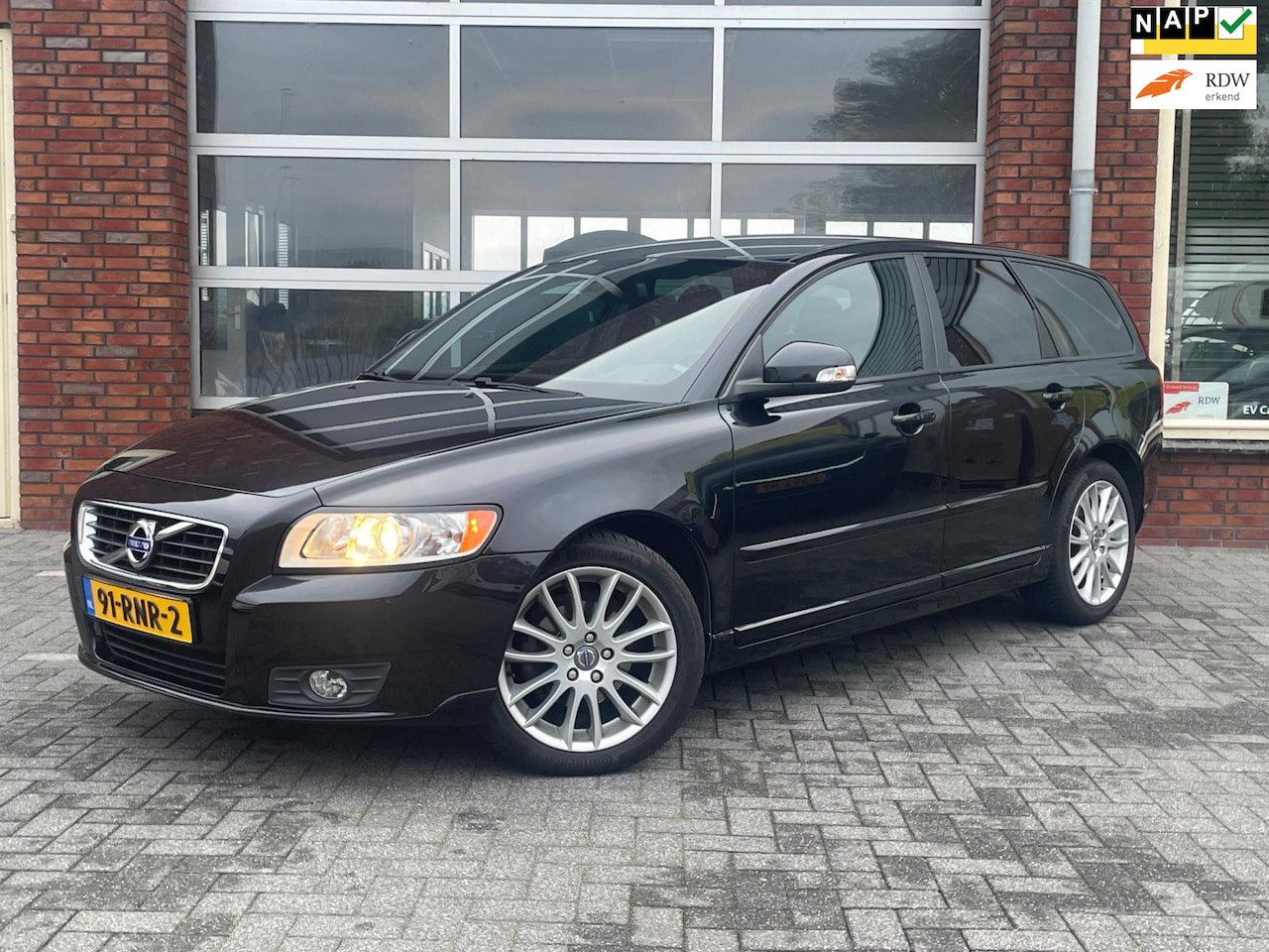 Volvo V50 - 2.0 Business Pro Edition | Leder | Trekhaak | Cruise Control | Climate Control | Org. NL | - AutoWereld.nl
