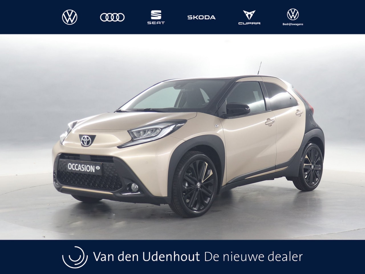 Toyota Aygo X - 1.0 VVT-i S-CVT Automaat Premium / Navigatie / Stoelverwarming / Camera - AutoWereld.nl