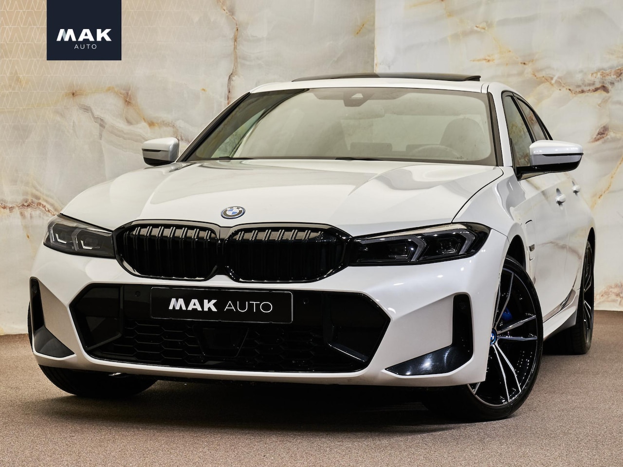 BMW 3-serie - Limousine 330e xDrive M Sport Pro, M Stoelen, schuifdak, 19", HiFi, HUD, ACC, LED-kopl., k - AutoWereld.nl