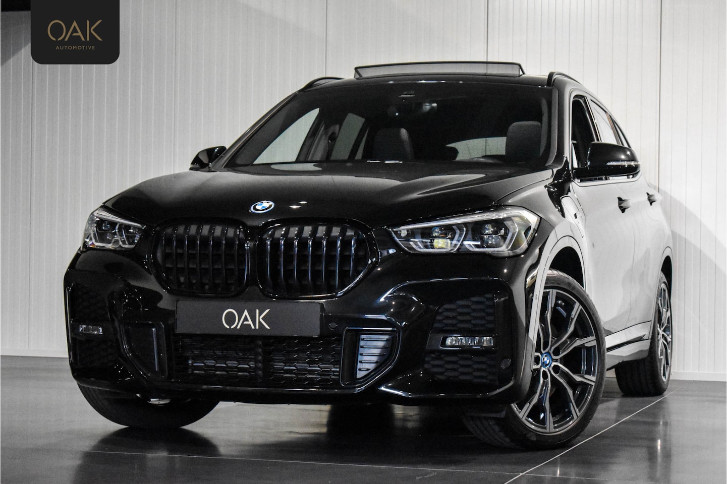 BMW X1 - xDrive25e | M-Sport | Navigatie | Panorama | H&K | Camera | Half Leder | 19"LM | Saphire Z - AutoWereld.nl