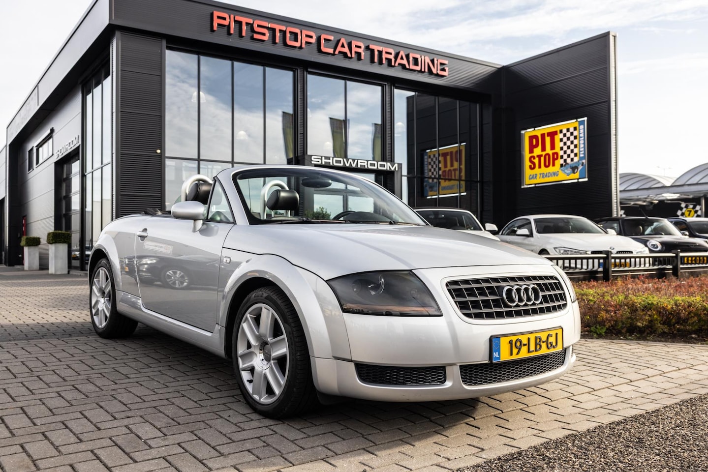 Audi TT Roadster - 1.8 5V Turbo 1.8 5V Turbo, 180 PK, NL auto, Automaat, Volleder! - AutoWereld.nl
