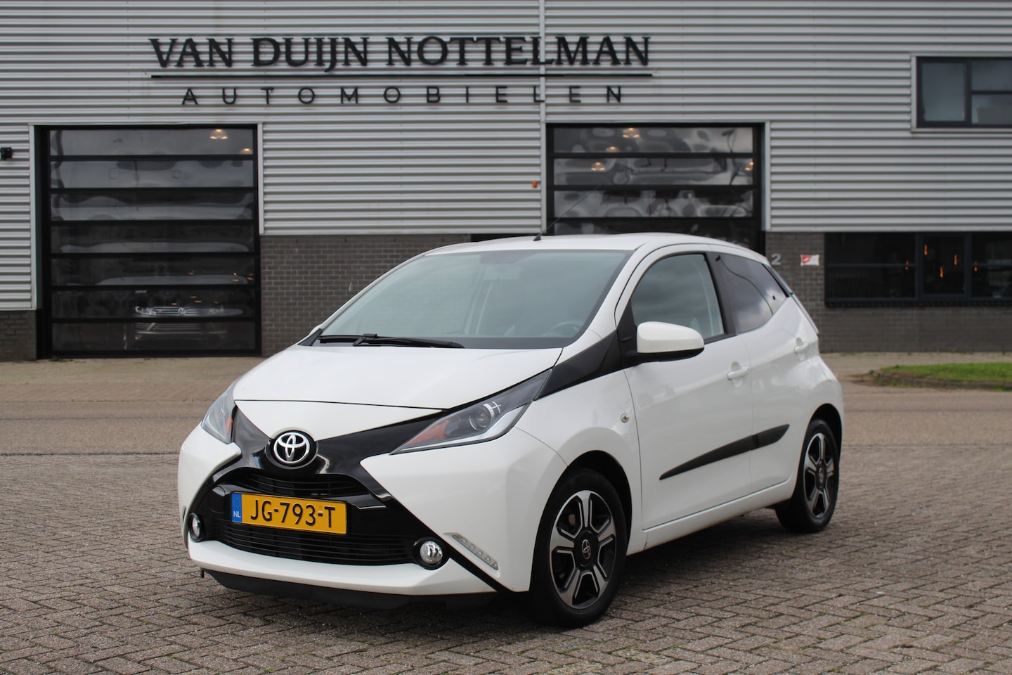 Toyota Aygo - 1.0 VVT-i X-Sport / Carplay / Navigatie / N.A.P. - AutoWereld.nl