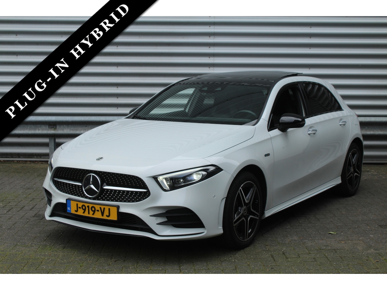 Mercedes-Benz A-klasse - 250 e 218pk Business Solution AMG Limited PHEV Automaat NL-Auto NAP Panoramadak Burmester - AutoWereld.nl