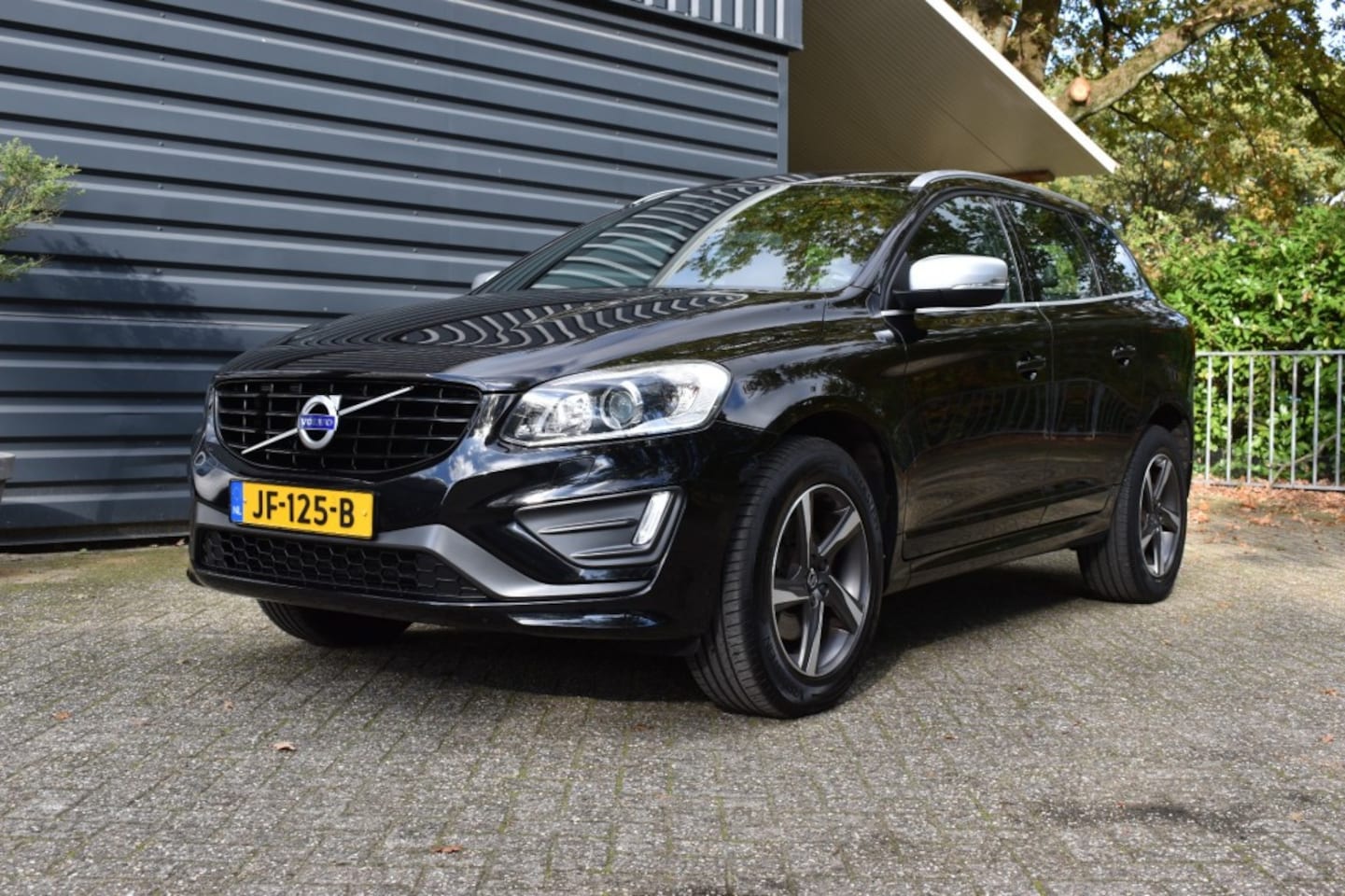 Volvo XC60 - VOLVO XC60 2.0 D4!! FWD R-DESIGN!!! 17,894 EURO!!! - AutoWereld.nl