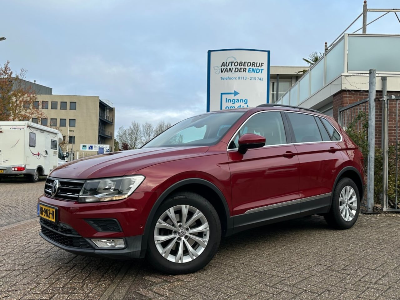 Volkswagen Tiguan - 1.4 TSI ACT Connected Series Elec. Trekhaak Camera Elec. kofferklep DAB+ - AutoWereld.nl
