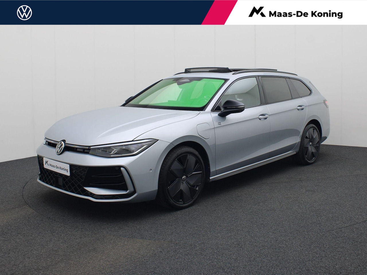 Volkswagen Passat Variant - 1.5eHybrid 200kW/272PK R-Line DSG · Panoramadak · Trekhaak · 360°Camera + Parkeersensoren - AutoWereld.nl
