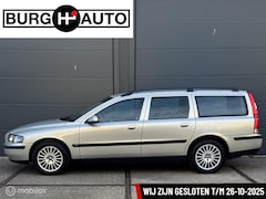 Volvo V70 - 2.4 Comfort Line - ECC - CRUISE CONTROLE - TREKHAAK - 1.800 KG TREKGEWICHT - LM VELGEN - E