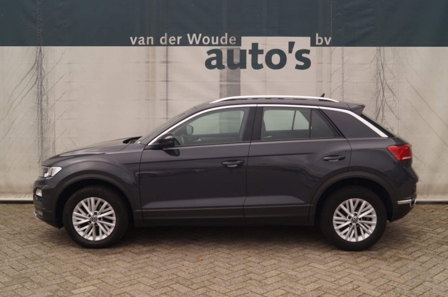 Volkswagen T-Roc - 1.5 TSI 150pk Style Business -NAVI-ECC-DIGI-CAM- - AutoWereld.nl