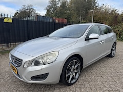 Volvo V60 - 2.0 T5 240 PK Momentum Leer/Stoelverw/Clima/Navi