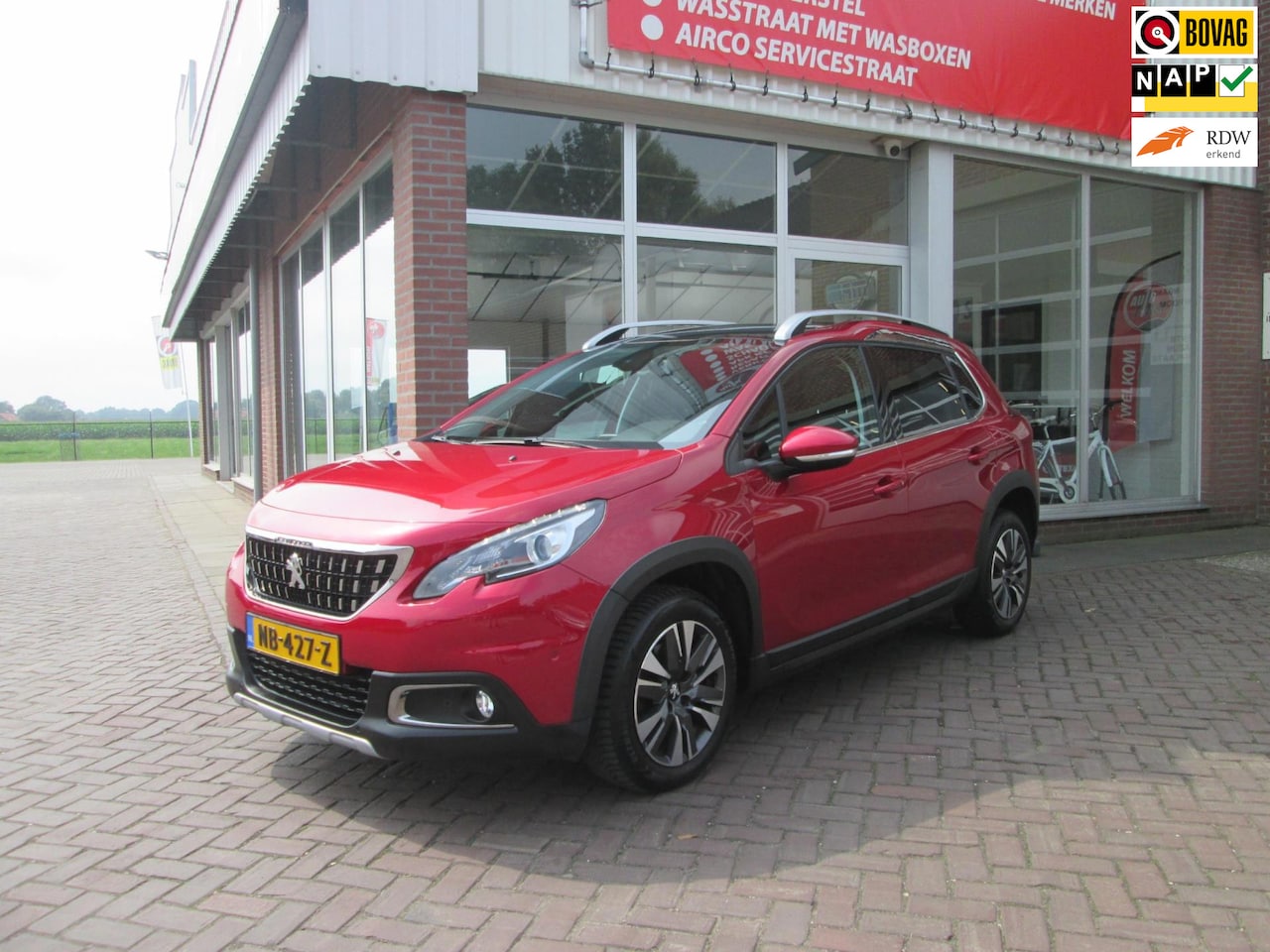 Peugeot 2008 - 1.2 PureTech Blue Lease Executive// panoramadak/Trekhaak - AutoWereld.nl