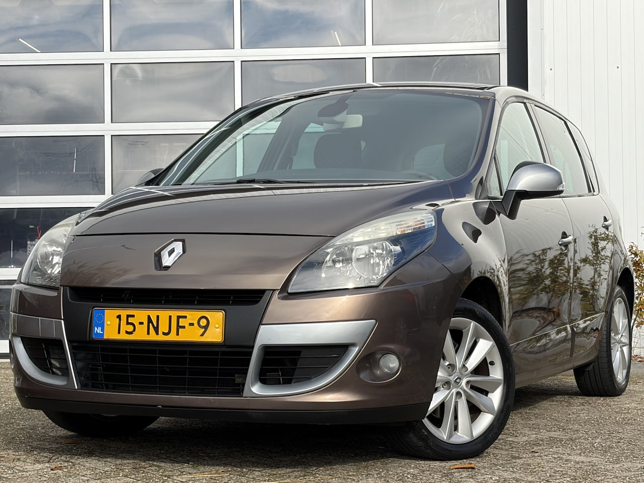 Renault Scénic - 2.0 Celsium 140pk | Automaat | Bluetooth | Cruise control | electronic climate control | N - AutoWereld.nl