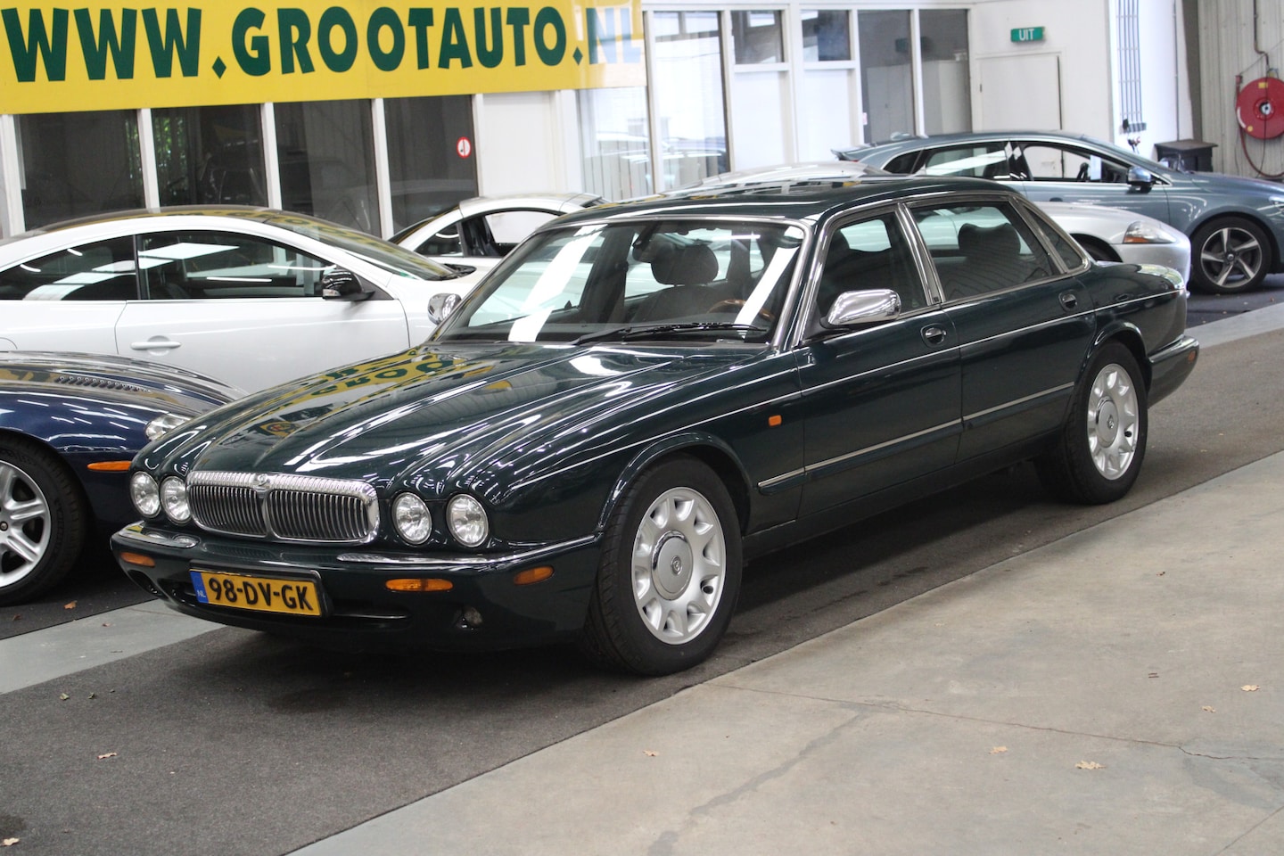 Daimler Super V8 - 4.0 Automaat Airco, Cruise Control, Stuurbekrachtiging - AutoWereld.nl