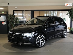 Volkswagen Golf - 8 1.5 eTSI Style DSG Pano Cam IQ Trekhaak Navi ACC