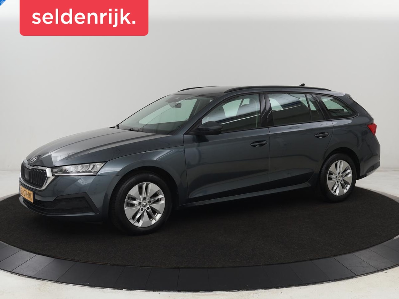 Skoda Octavia - 1.0 e-TSI Business Edition | Trekhaak | Adaptive cruise | Carplay | Navigatie | Stuurverwa - AutoWereld.nl