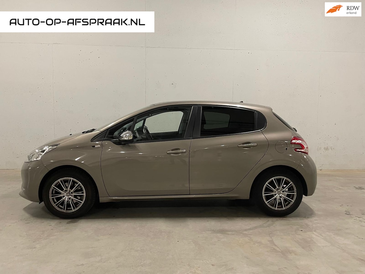Peugeot 208 - 1.2 PureTech Style Pack 5drs. Navi Clima Cruise PDC - AutoWereld.nl
