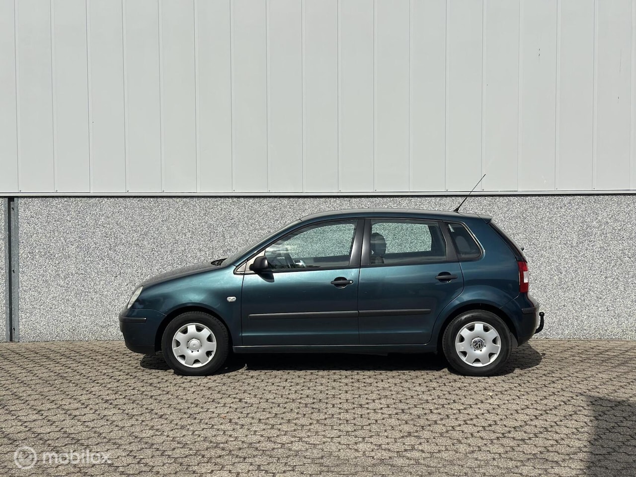 Volkswagen Polo - 1.4 Automaat/ CarPlay/ Airco/ Trekhaak - AutoWereld.nl