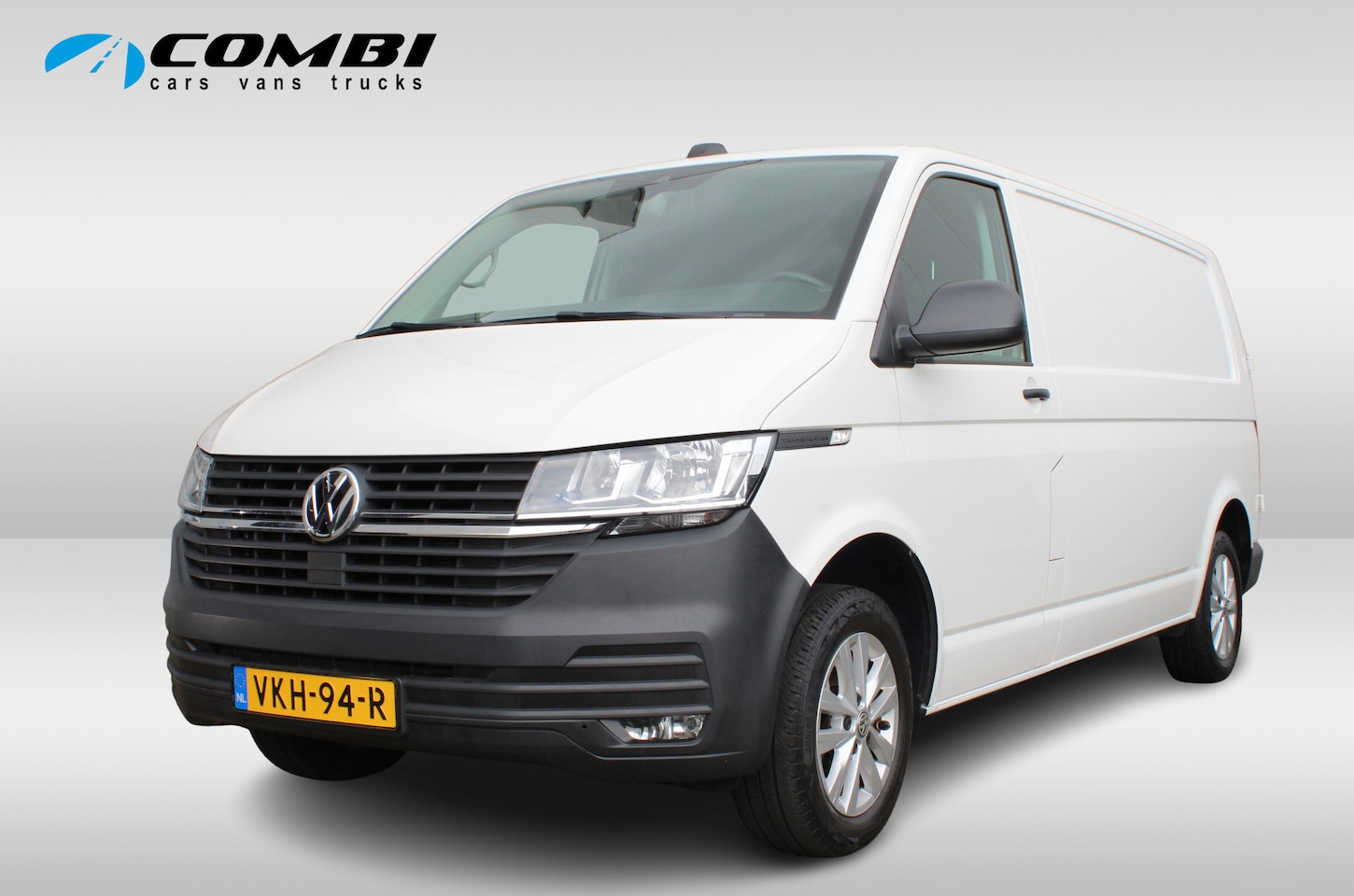 Volkswagen Transporter - 2.0 TDI L2H1 28 T6.1 > Automaat/150pk/Adapt cruise./Navi... - AutoWereld.nl