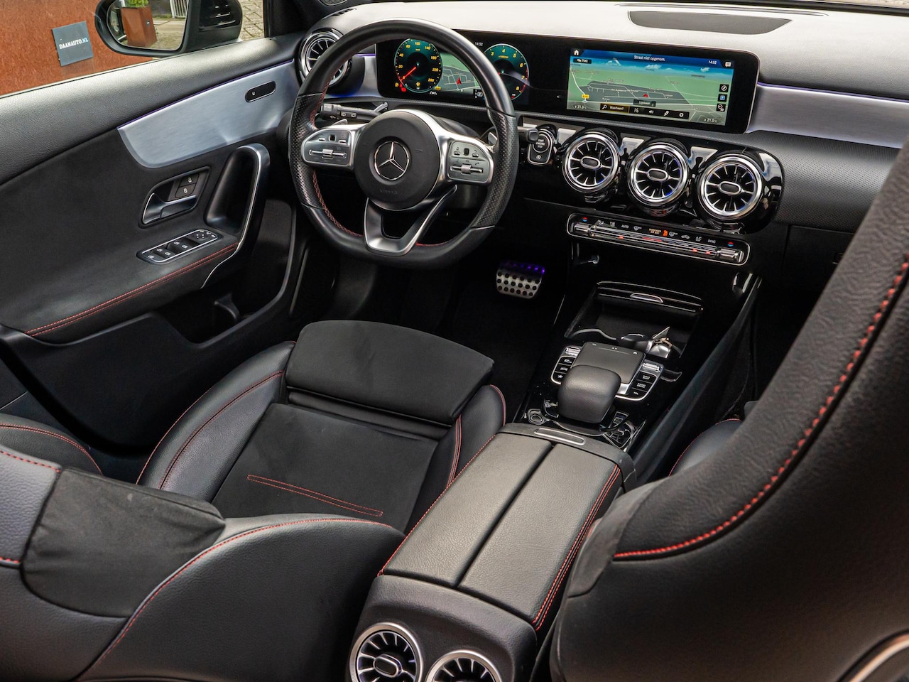 Mercedes-Benz A-klasse - A200 AMG Line Pano Apple CP Camera - AutoWereld.nl