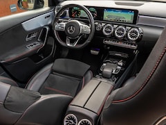 Mercedes-Benz A-klasse - A200 AMG Line Pano Apple CP Camera