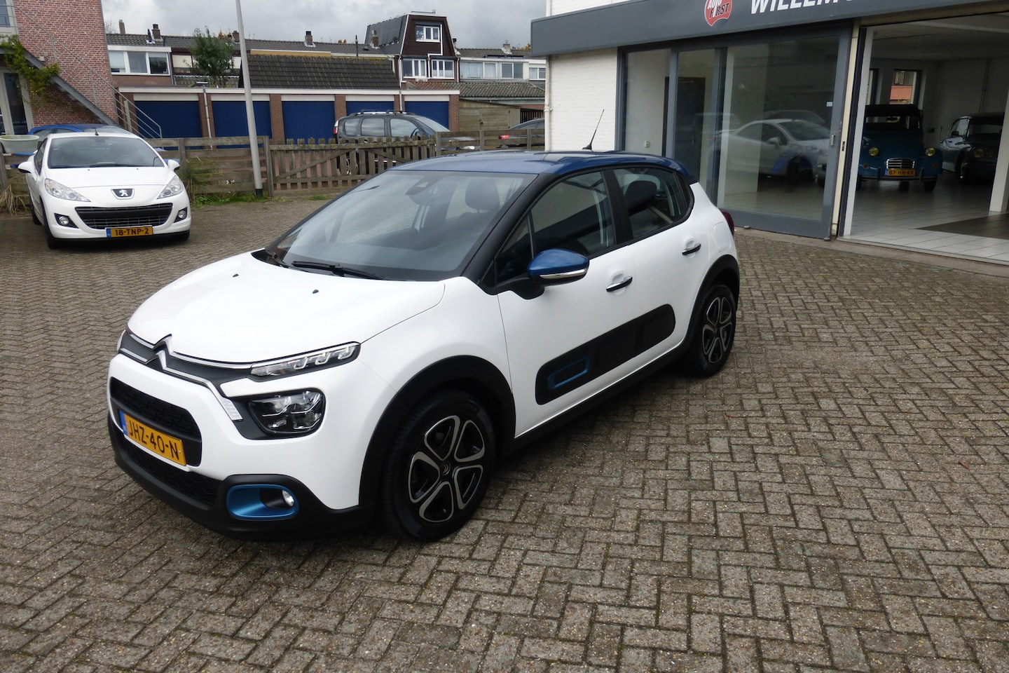 Citroën C3 - 1.2 PureTech Shine Automaat StartStop Navigatie Camera - AutoWereld.nl