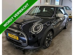MINI Mini-Electric - Yours 135KW / 33 kWh Comfort plus / Driving Ass./ Leder / Navigatie / Pdc+Camera / Harman