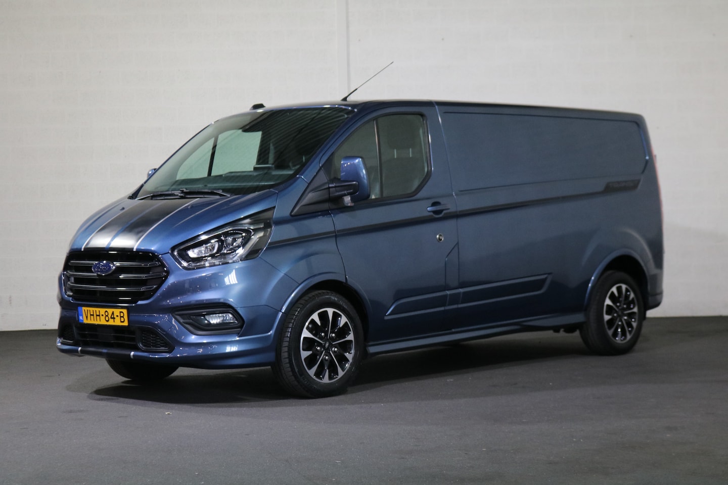 Ford Transit Custom - 2.0 TDCI L2 H1 Sport Automaat - AutoWereld.nl