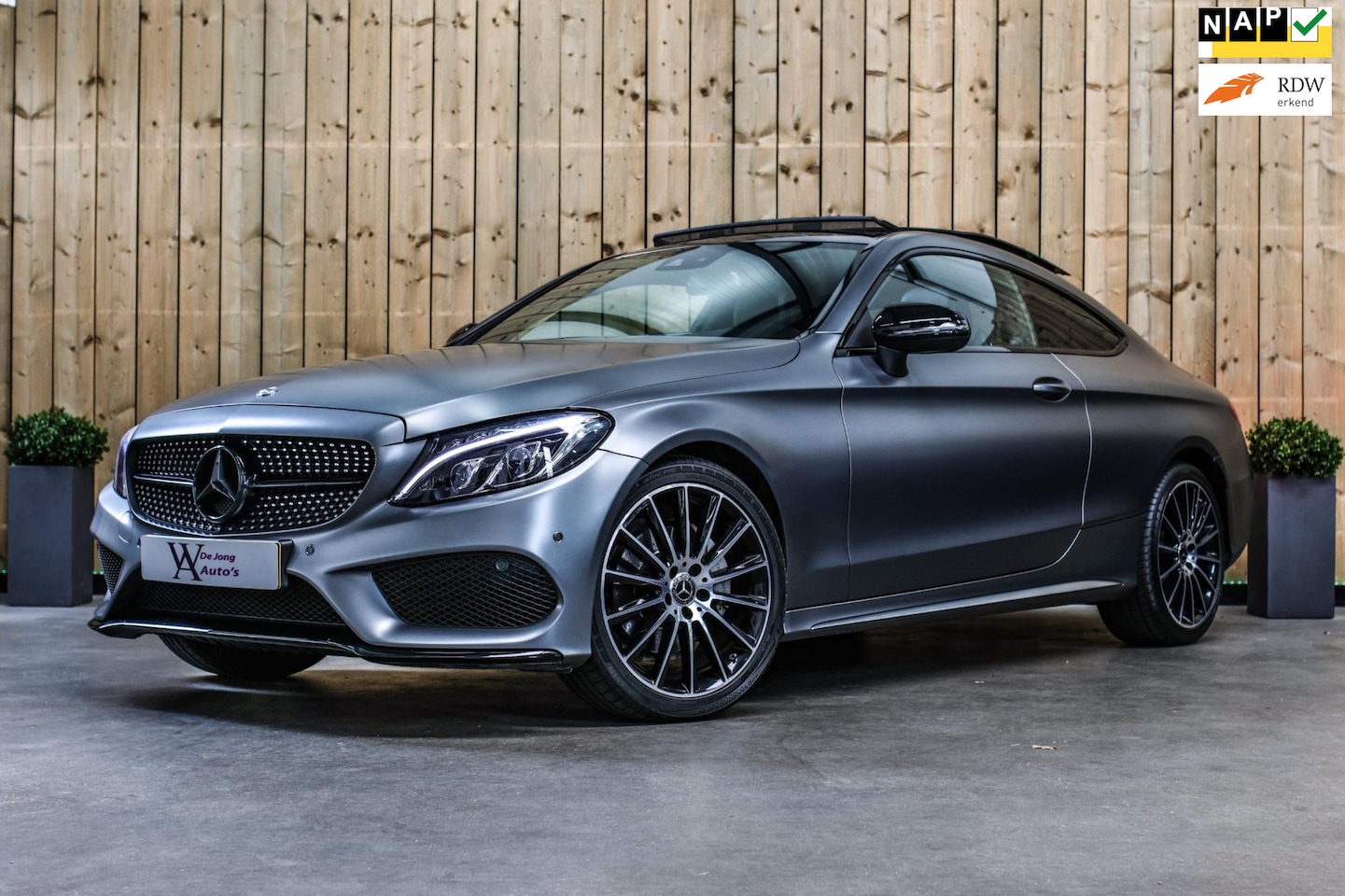 Mercedes-Benz C-klasse Coupé - 180 AMG *Pano*Camera*Magno kleur*Multibeam* - AutoWereld.nl