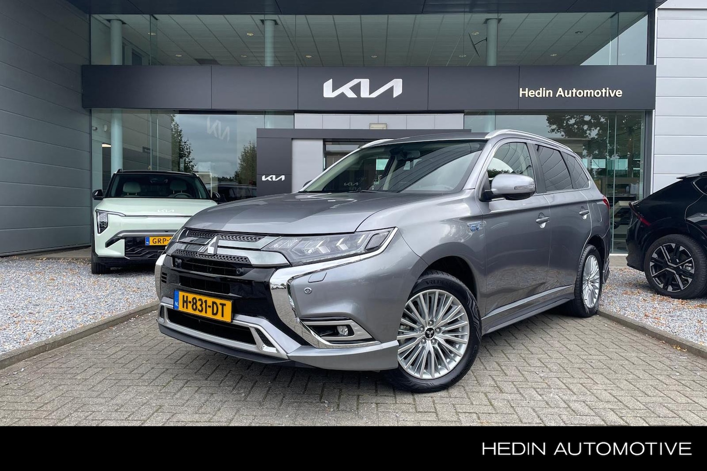 Mitsubishi Outlander - 2.4 PHEV Intense S Trekhaak | 1.500 Trekgewicht | Camera - AutoWereld.nl