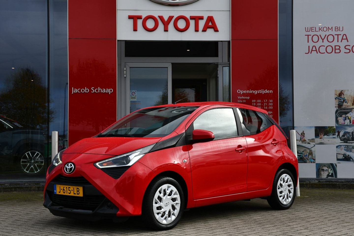 Toyota Aygo - 1.0 VVT-i x-play Automaat 73pk | Apple Carplay / Android Auto | Dealer onderhouden | Achte - AutoWereld.nl