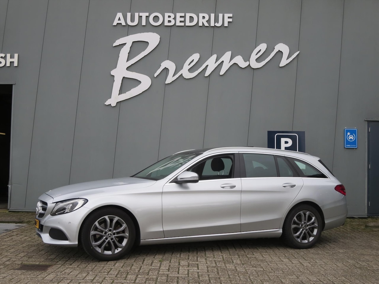 Mercedes-Benz C-klasse - C180 156pk Automaat Led Panoramadak Trekhaak - AutoWereld.nl