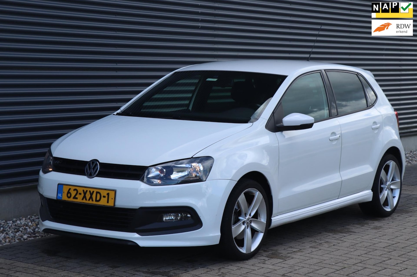 Volkswagen Polo - 1.2 TSI Highline | R-Line - 105 PK - NW APK . - AutoWereld.nl