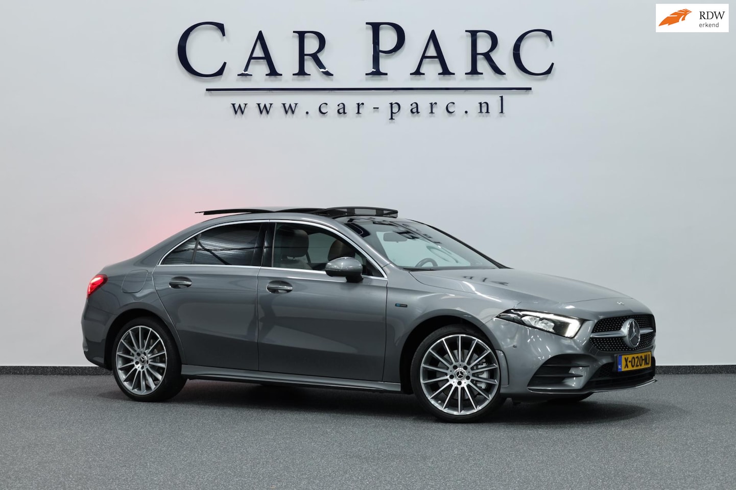 Mercedes-Benz A-klasse - 250 e AMG Line LED/SFEER/PANORAMADAK/LEER+S.VERWARMING+MEMORY/19"LMV/360 CAM/LINE/ACC/ECC/ - AutoWereld.nl