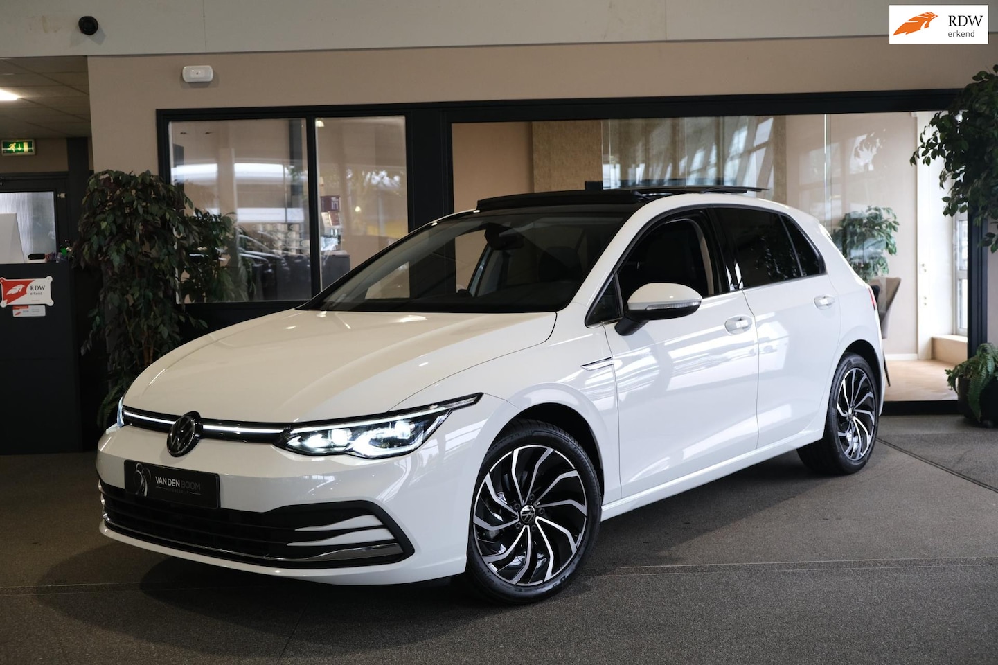 Volkswagen Golf - 8 1.5 eTSI Style DSG Pano Led Navi ACC - AutoWereld.nl