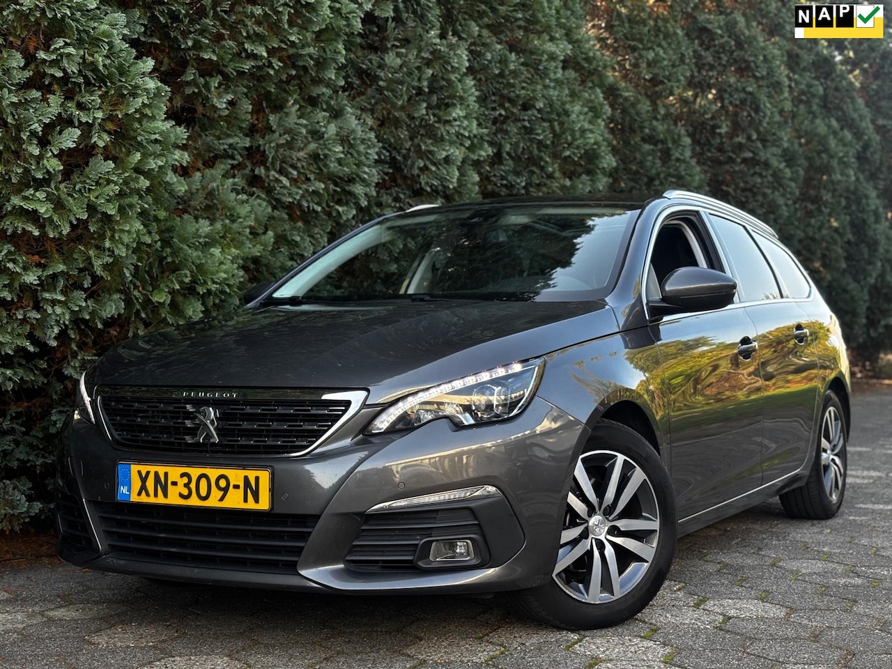 Peugeot 308 SW - 1.2 PureTech Blue Lease Premium | Pano | Trekhaak | Distributie riem vervangen - AutoWereld.nl