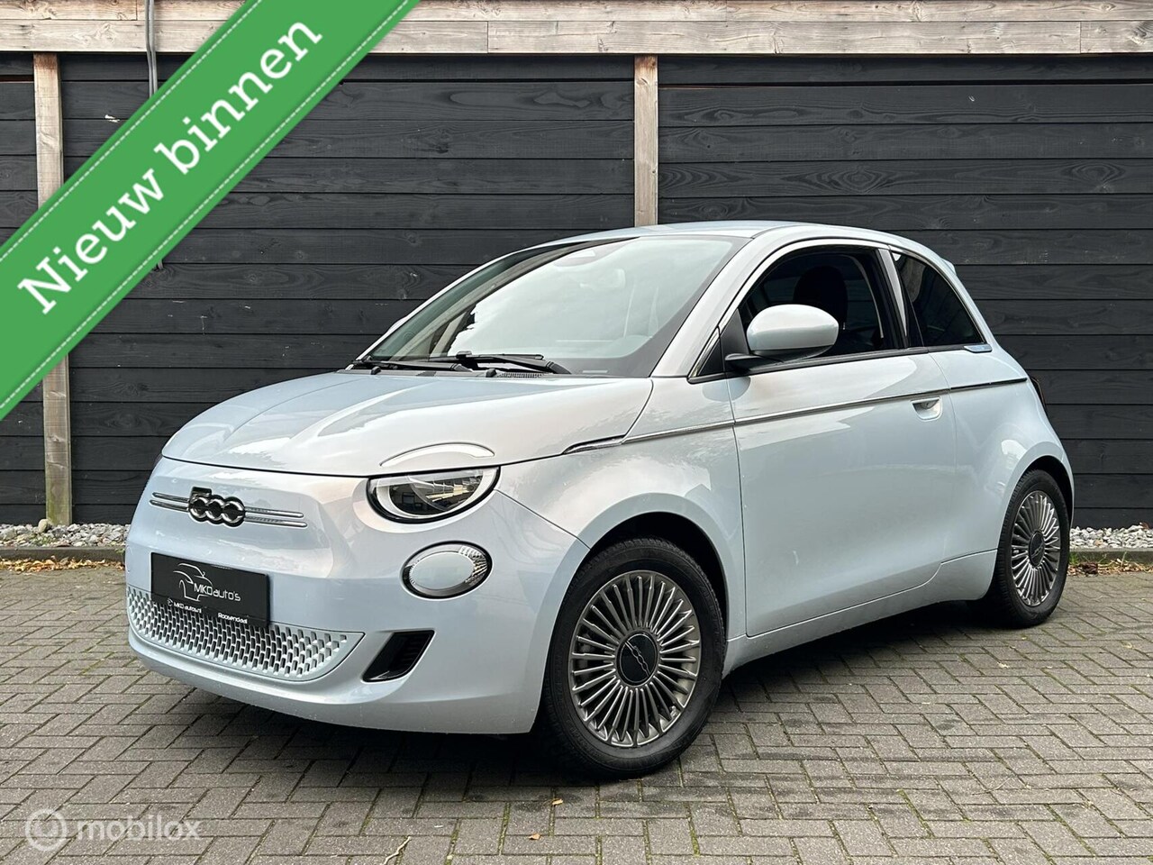 Fiat 500 - Urban 42 kWh Clima / LM / Carplay / Parelmoer lak / 8.875 KM!!! - AutoWereld.nl