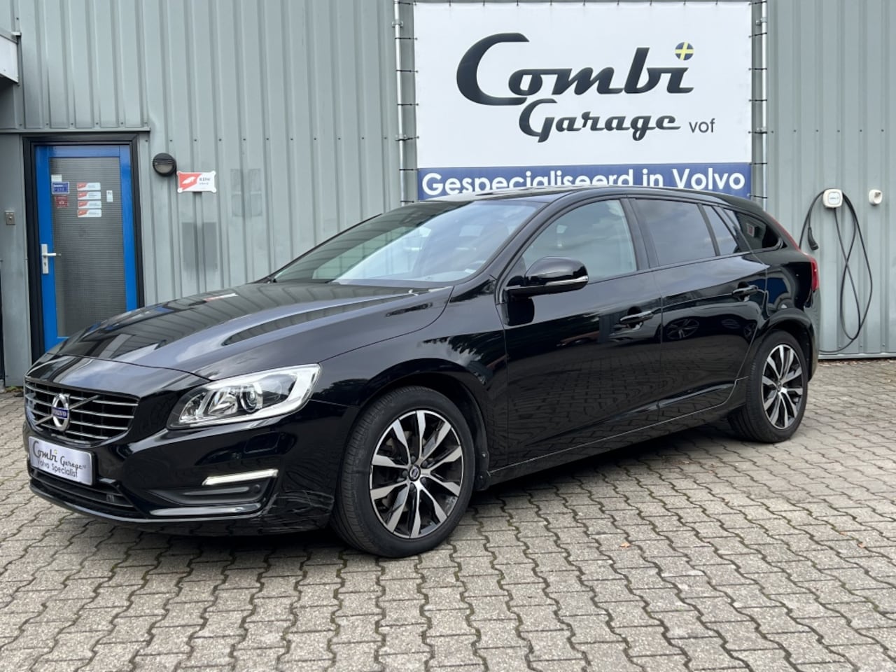 Volvo V60 - 2.0 T3 Kinetic 2.0 T3 Kinetic - AutoWereld.nl