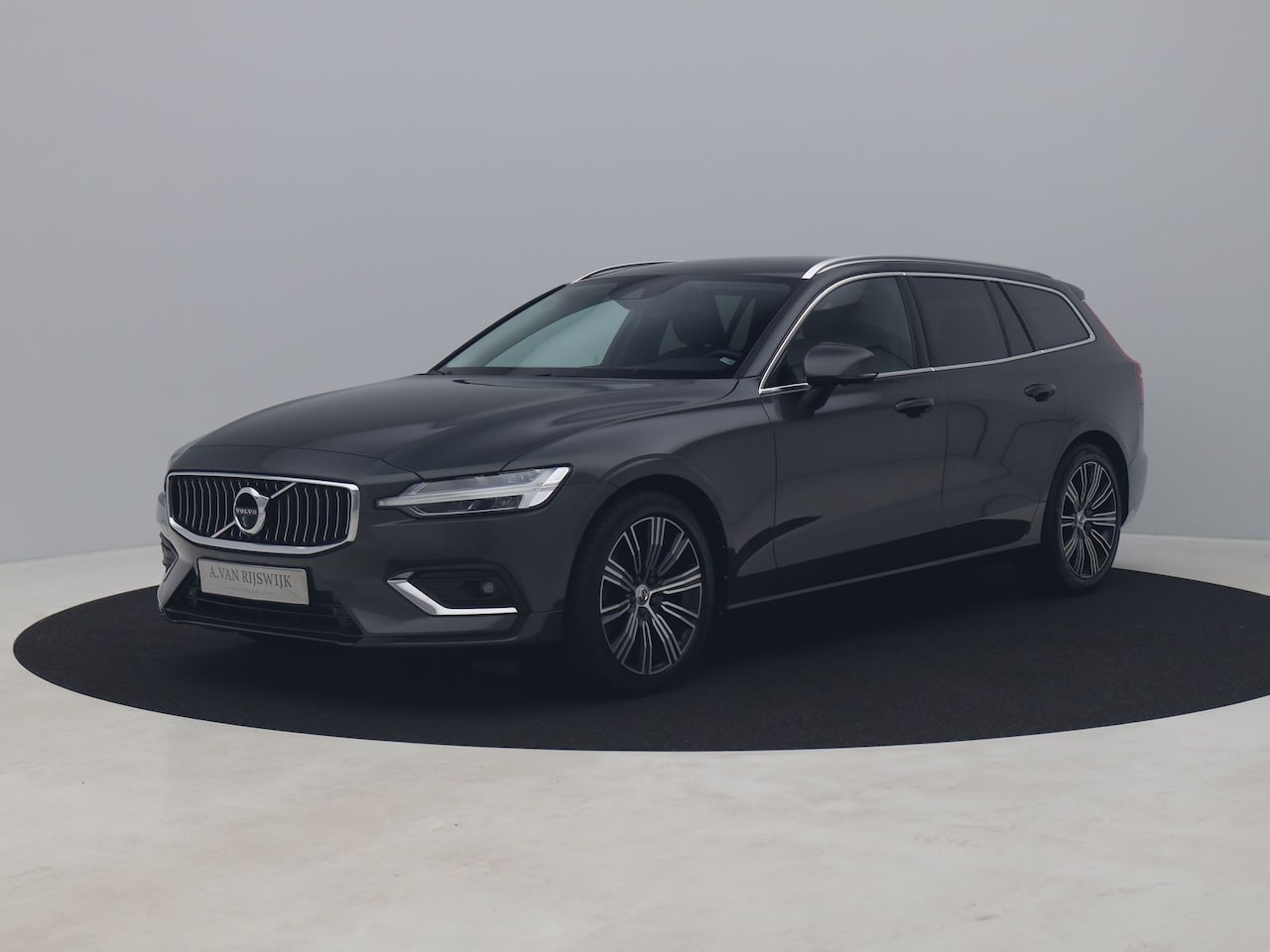 Volvo V60 - 2.0 B3 Inscription | 360° | ADAPTIVE | H&K | KEYLESS | STOEL- EN STUURVERW. | TREKHAAK - AutoWereld.nl