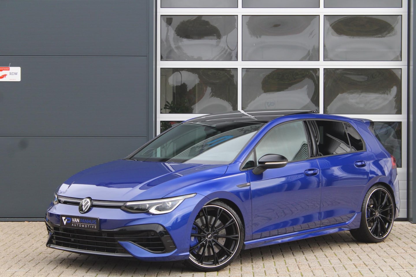 Volkswagen Golf - 2.0 TSI 4Motion R ABT 384pk | Pano | Akrapovic | Leder | HK | HUD - AutoWereld.nl