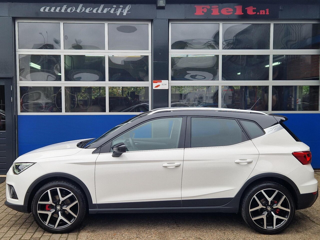 SEAT Arona - 1.0 TSI FR Limited Edition/VirtualCockpit/AfneembareTrekhaak/AppleCarplay/Blind Spot/Adapt - AutoWereld.nl