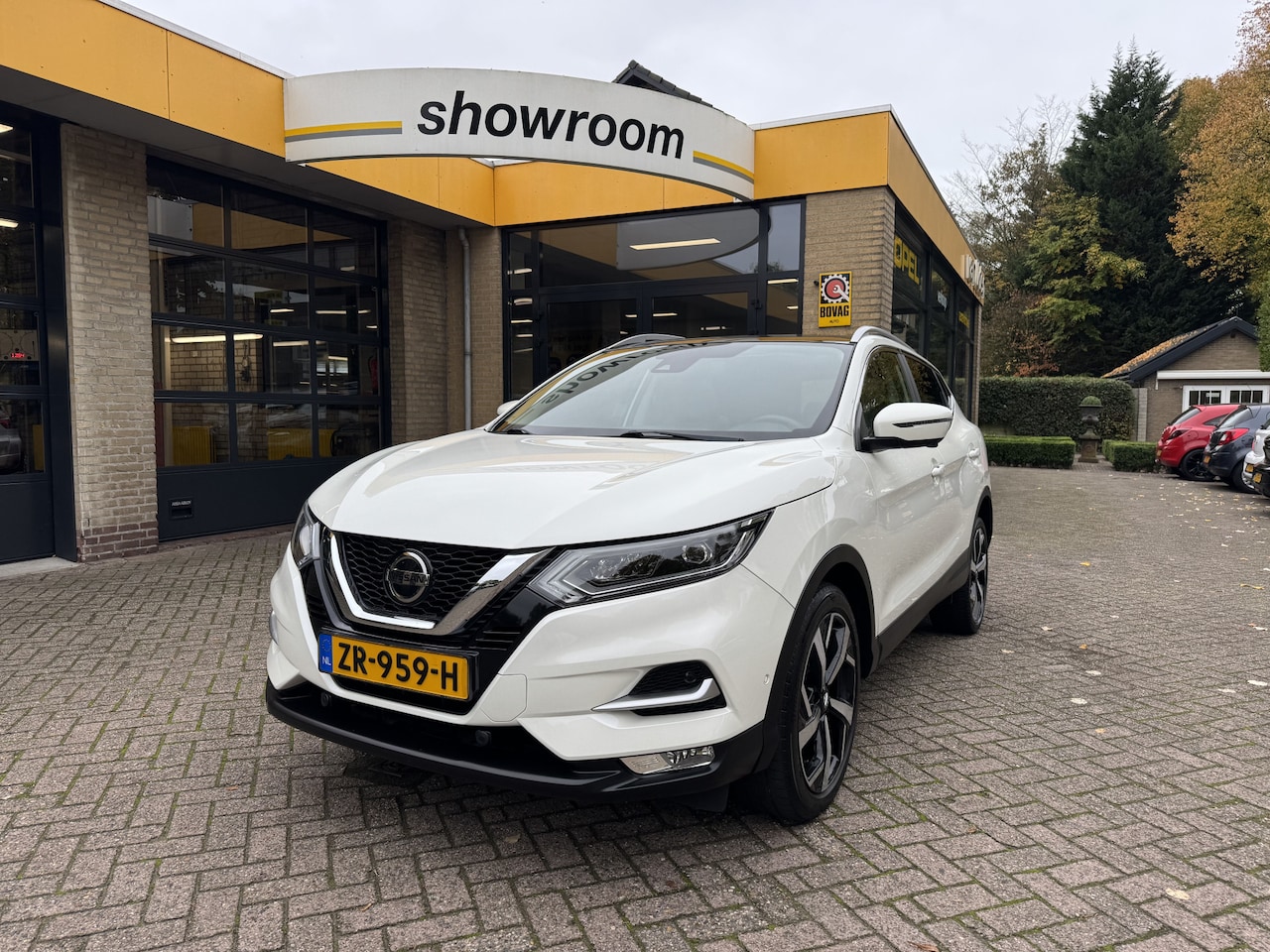 Nissan Qashqai - 1.3 DIG-T Tekna Automaat Climate Control Leder Navi Panodak 360Camera - AutoWereld.nl