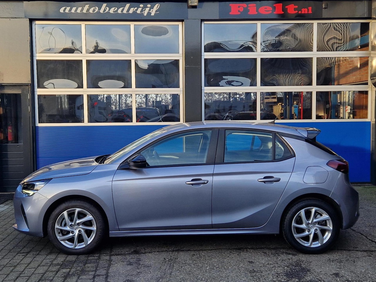 Opel Corsa - 1.2 Edition Automaat / Cruise control / Stoelverwarming / Bluetooth / Lichtmetalen velgen - AutoWereld.nl