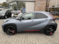 Toyota Aygo X - 1.0 VVT-i S-CVT UNDERCOVER JUN TAKAHASI AUTOMAAT UNIEK KEYLESS NAVI STOELVERW CLIMA APPLE/