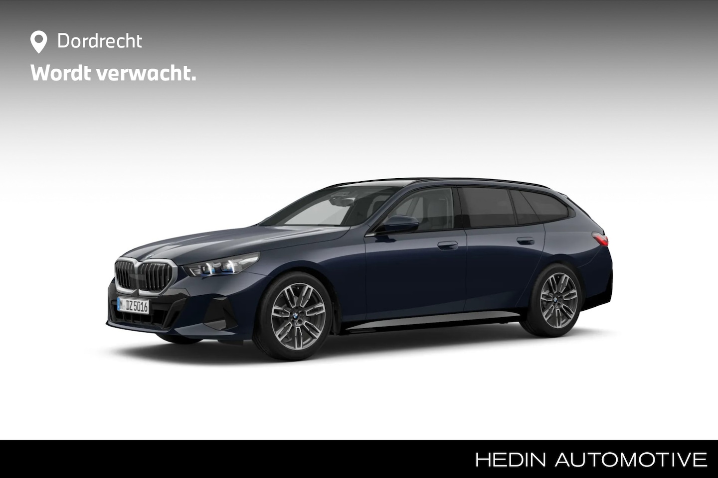 BMW 5-serie Touring - 520i M-Sport | Panorama | Driving Assistant Plus | Harman Kardon | Standkachel | Trekhaak - AutoWereld.nl
