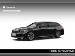 BMW 5-serie Touring - 520i M-Sport | Driving Assistant Professional | Trekhaak | Standkachel | Carbon int. lijst