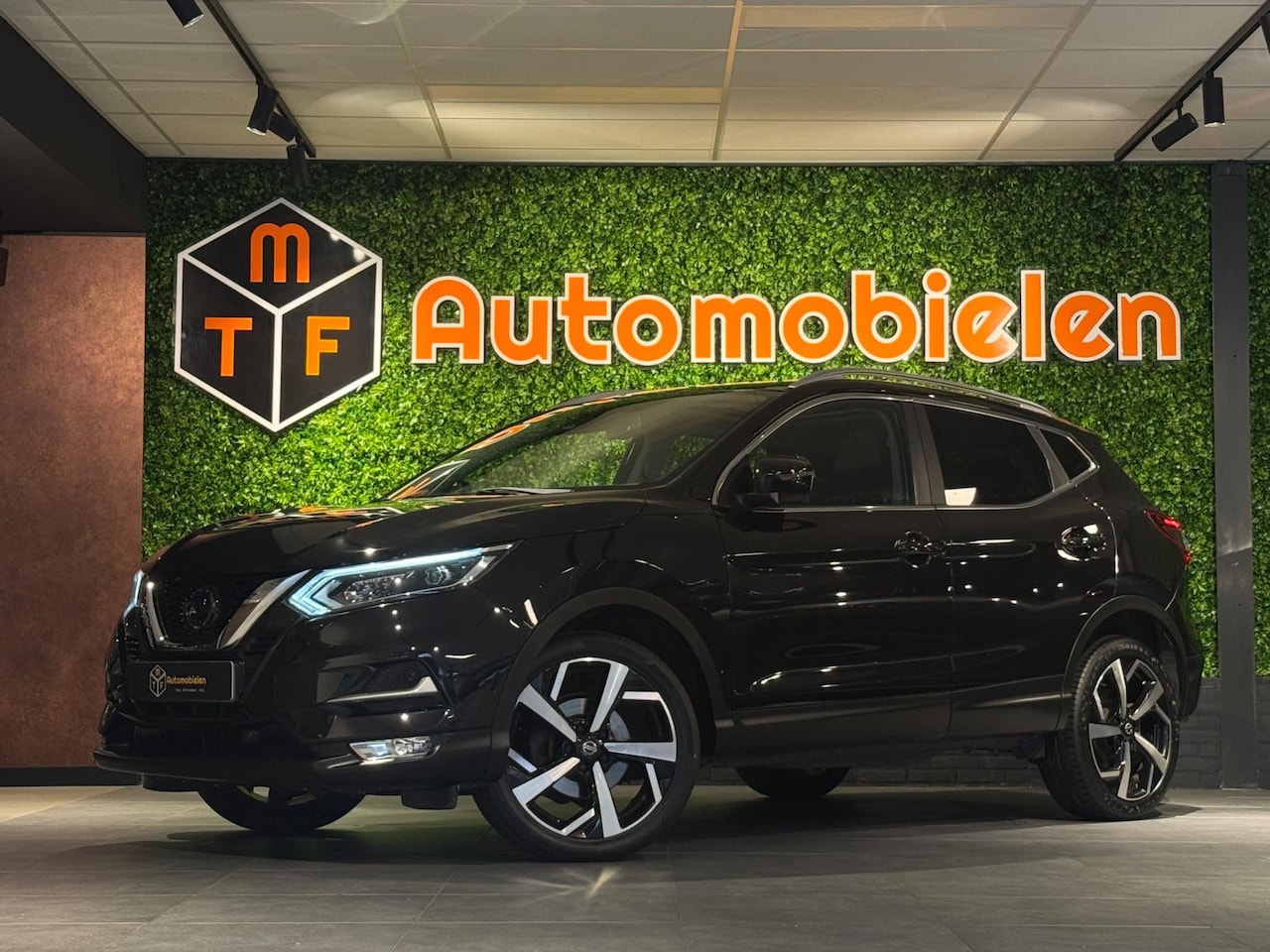 Nissan Qashqai - 1.2 DIG-T Tekna |360CAMERA|PANO|NAVI|LANEASS|BOMVOL - AutoWereld.nl