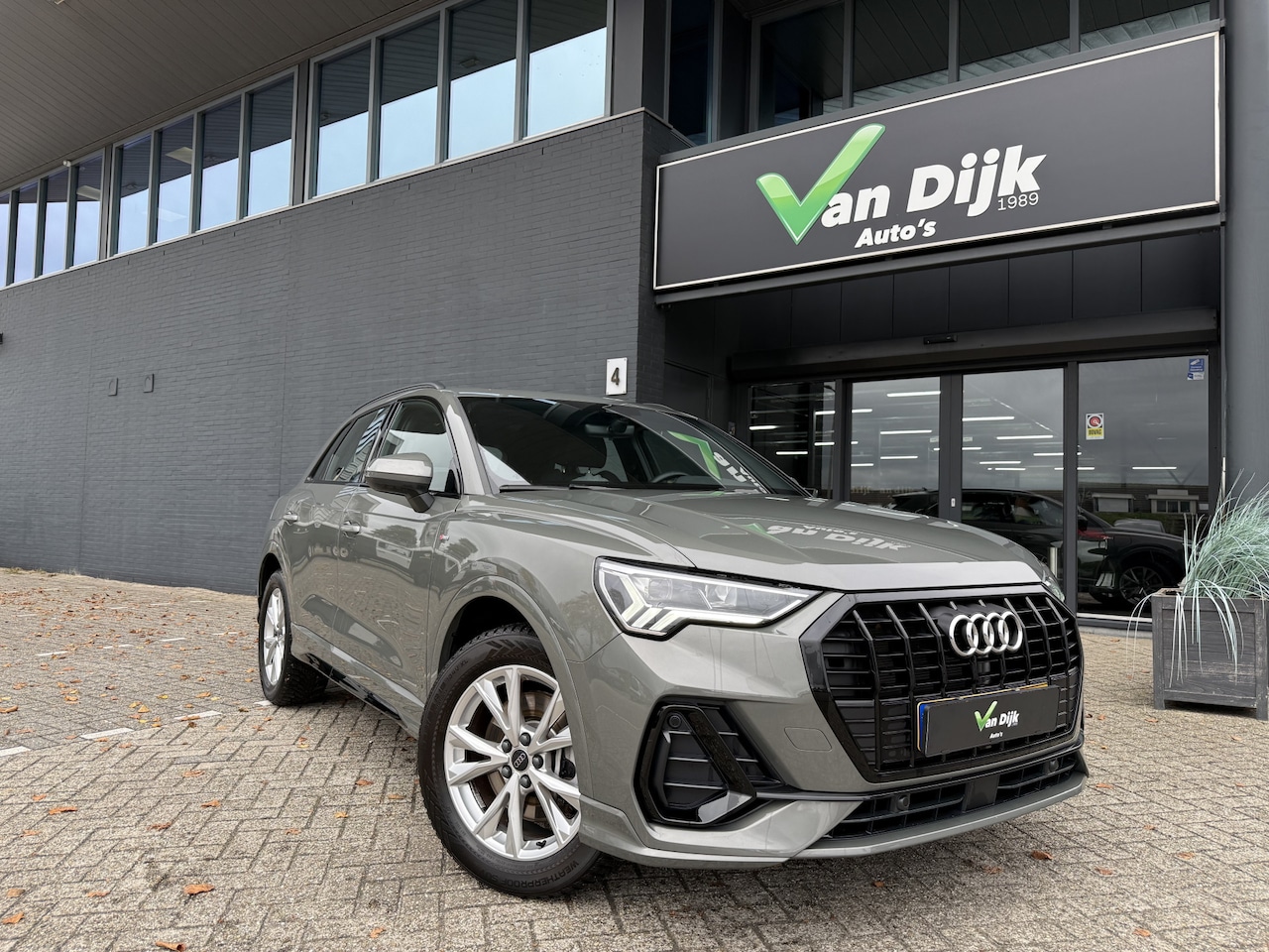 Audi Q3 - 45 TFSI e S-Line Panodak Navi Camera Trekhaak - AutoWereld.nl