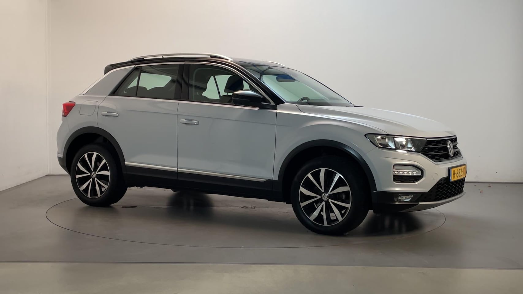 Volkswagen T-Roc - 1.5 TSI 150pk DSG Style Business Navigatie App-Connect DAB+ Climate Control - AutoWereld.nl