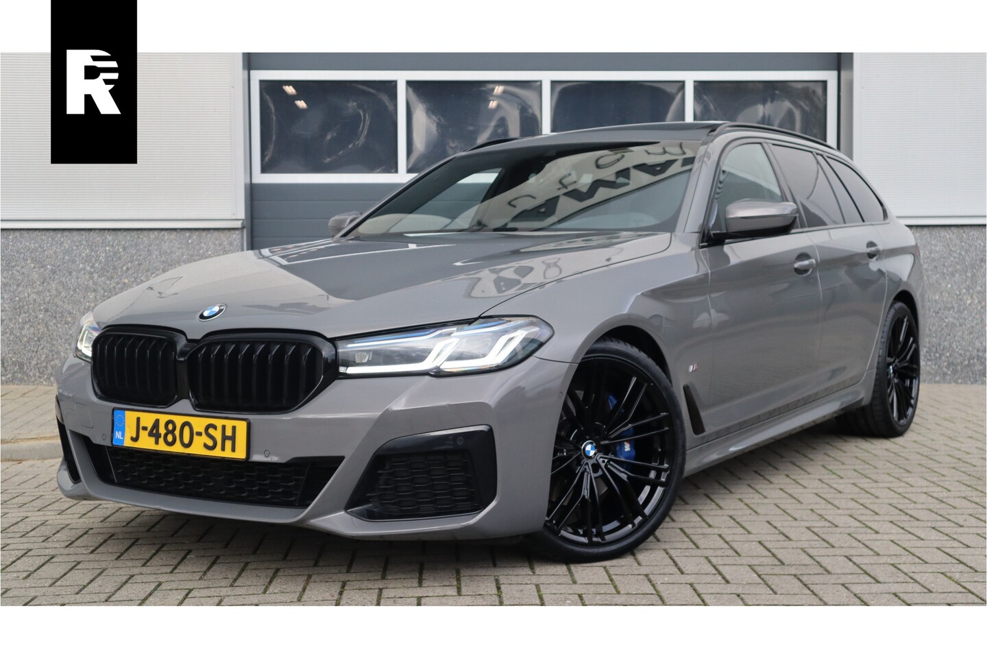 BMW 5-serie Touring - 530i High Executive M-Sport 20inch / Bernina Grau / Pano / Camera / Laser - AutoWereld.nl