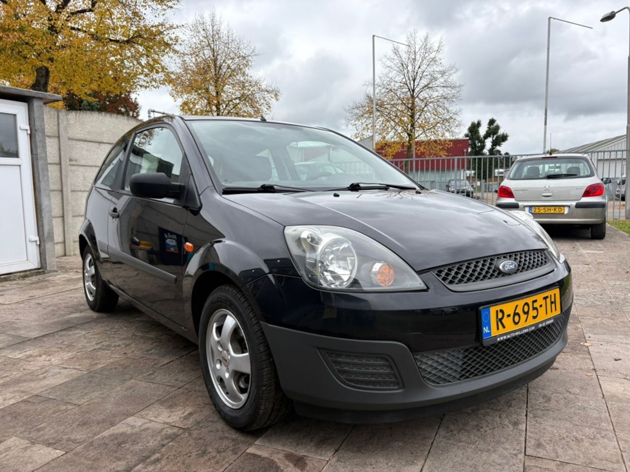 Ford Fiesta - 1.3-8V Ambiente met 14 maanden APK - AutoWereld.nl